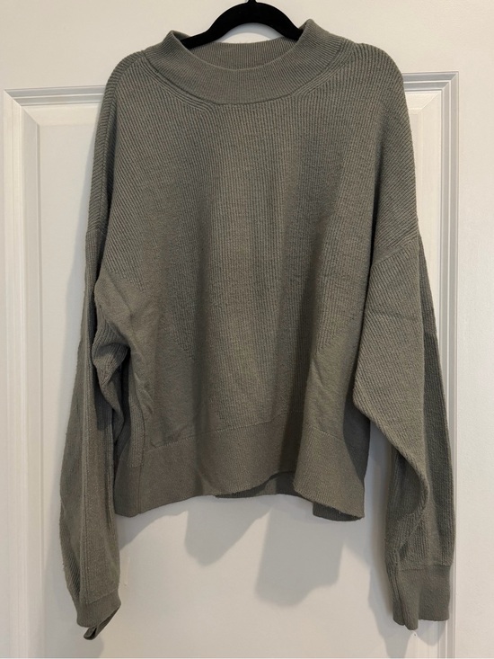 Sweaters - SIZE M | Olive Green Knit Sweater